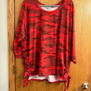 Plus size red camo 3/4 sleeve tee
